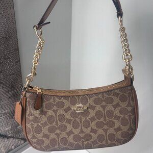 Coach Teri Shoulder Bag In Signature Canvas